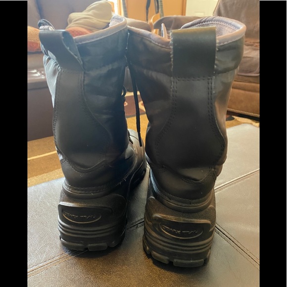 Waterproof Winter Boots Like New Size 8 - Picture 3 of 5